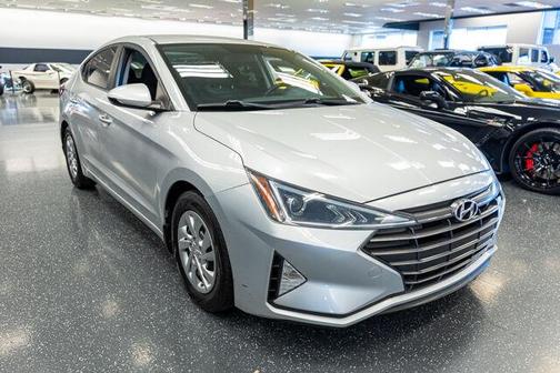 2019 Hyundai ELANTRA SE