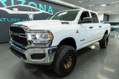 2019 RAM 2500 Tradesman Crew Cab 4x4 6'4' Box