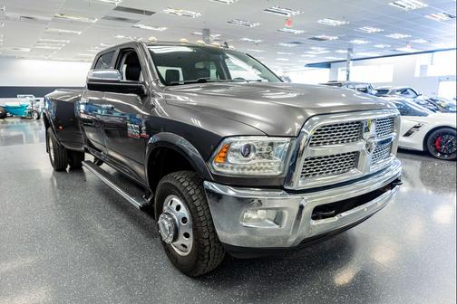 Brilliant Black Crystal Pearlcoat 2015 RAM 3500 Laramie