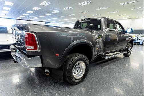 Brilliant Black Crystal Pearlcoat 2015 RAM 3500 Laramie
