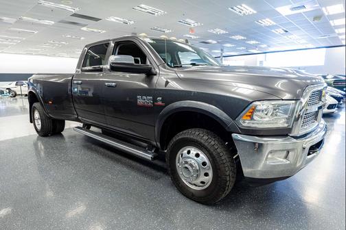 Brilliant Black Crystal Pearlcoat 2015 RAM 3500 Laramie