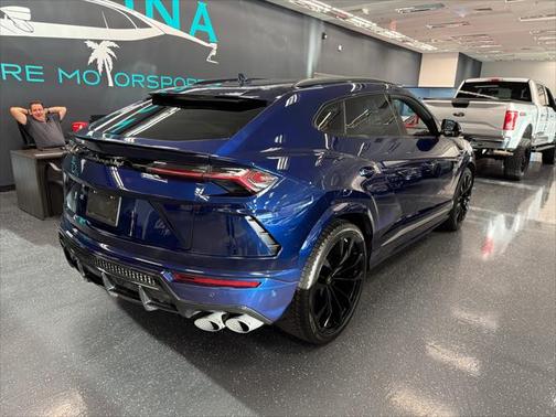 2020 Lamborghini Urus Base