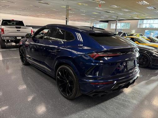 2020 Lamborghini Urus Base