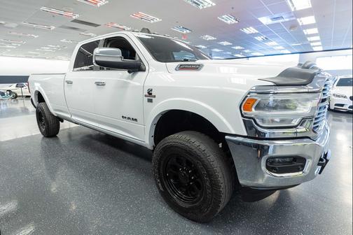 Bright White Clearcoat 2019 RAM 2500 Laramie Crew Cab 4x4 8' Box