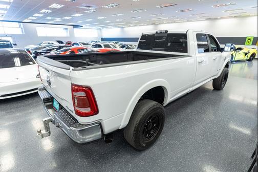 Bright White Clearcoat 2019 RAM 2500 Laramie Crew Cab 4x4 8' Box