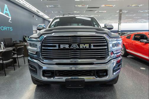 Bright White Clearcoat 2019 RAM 2500 Laramie Crew Cab 4x4 8' Box