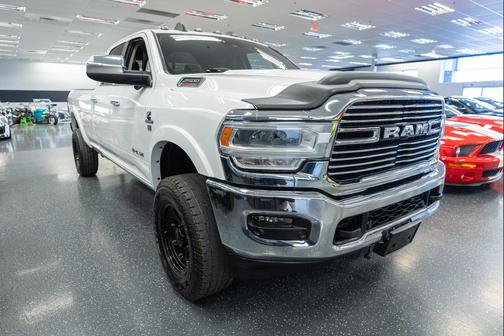 Bright White Clearcoat 2019 RAM 2500 Laramie Crew Cab 4x4 8' Box
