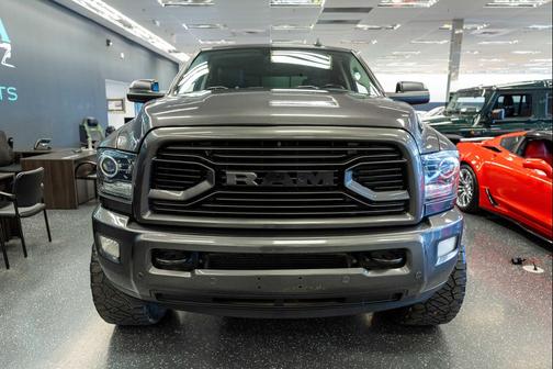 Granite Crystal Metallic Clearcoat 2018 RAM 2500 Laramie Crew Cab 4x4 6'4' Box