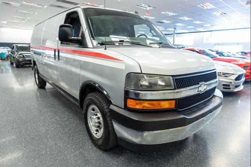 Silver Ice Metallic 2017 Chevrolet Express 3500 Work Van