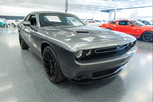 Granite Pearlcoat 2019 Dodge Challenger SXT