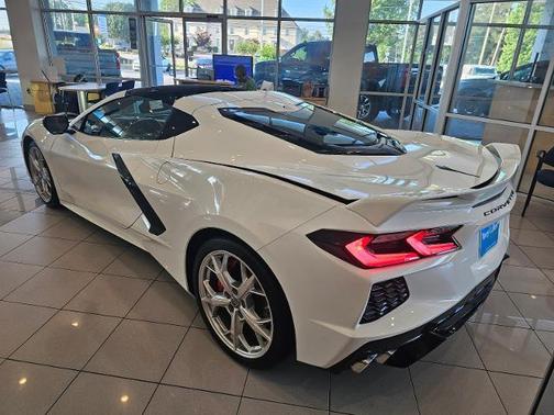 Arctic White 2022 Chevrolet Corvette Stingray w/3LT