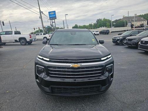 Mosaic Black Metallic 2025 Chevrolet Traverse LT