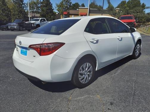 Photo 3 of 22 of 2017 Toyota Corolla LE