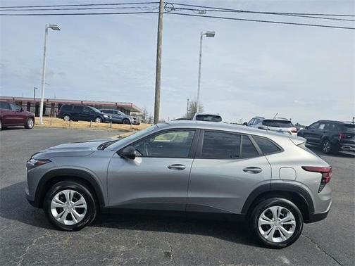 2025 Chevrolet Trax LS