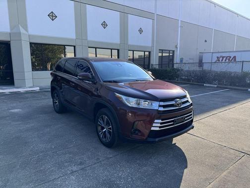 2019 Toyota Highlander LE I4