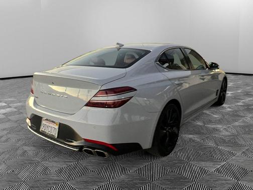 2023 Genesis G70 2.0T RWD