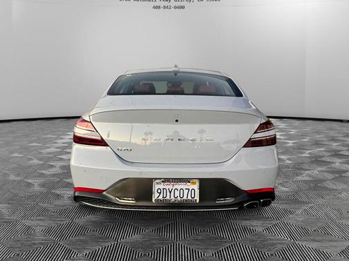 2023 Genesis G70 2.0T RWD
