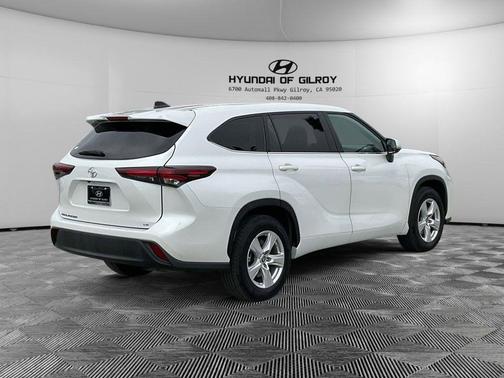2024 Toyota Highlander LE