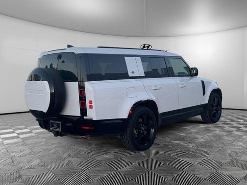 2024 Land Rover Defender 130 P400 X-Dynamic SE