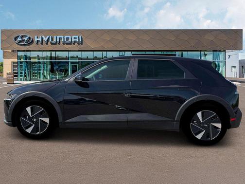 2025 Hyundai IONIQ 5 SE Standard Range
