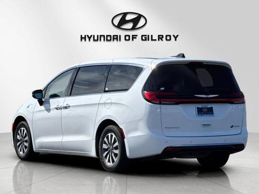 2024 Chrysler Pacifica Hybrid Select