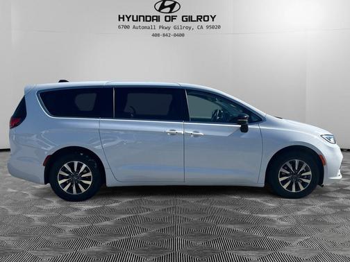 2024 Chrysler Pacifica Hybrid Select