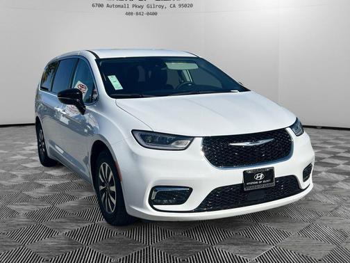 2024 Chrysler Pacifica Hybrid Select