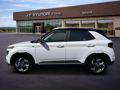 Lunar White w/Black Roof 2026 Hyundai VENUE SEL w/Two-Tone Roof