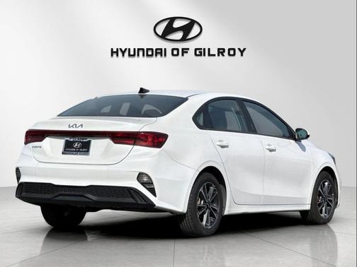 Snow White Pearl 2023 Kia Forte LXS