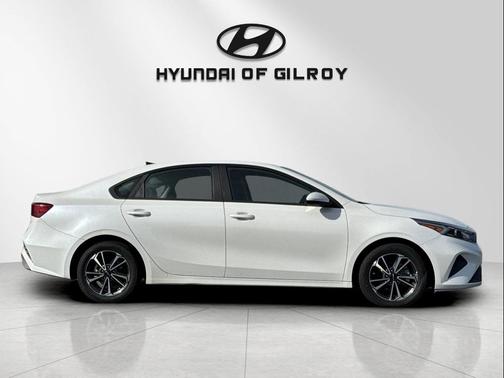 Snow White Pearl 2023 Kia Forte LXS