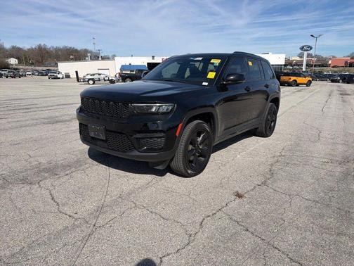 Diamond Black 2023 Jeep Grand Cherokee Altitude