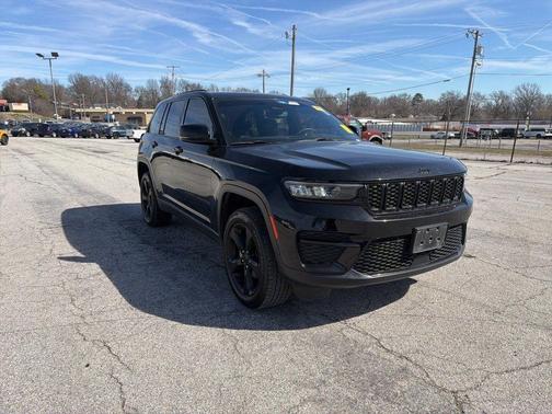 Diamond Black 2023 Jeep Grand Cherokee Altitude