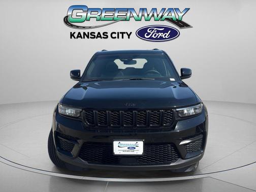 Diamond Black Crystal Pearlcoat 2023 Jeep Grand Cherokee Altitude