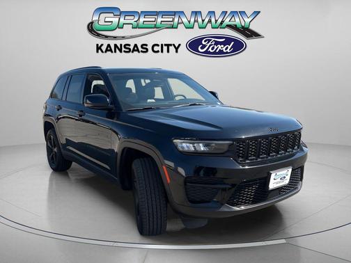 Diamond Black Crystal Pearlcoat 2023 Jeep Grand Cherokee Altitude
