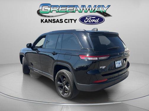 Diamond Black Crystal Pearlcoat 2023 Jeep Grand Cherokee Altitude