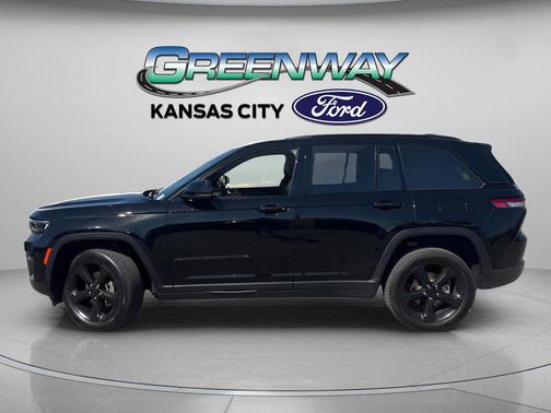 Diamond Black Crystal Pearlcoat 2023 Jeep Grand Cherokee Altitude