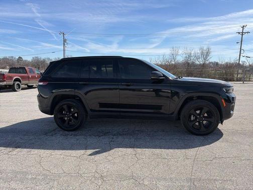 Diamond Black 2023 Jeep Grand Cherokee Altitude