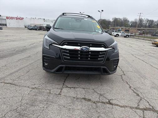 Crystal Black Silica 2023 Subaru Ascent Limited 8-Passenger