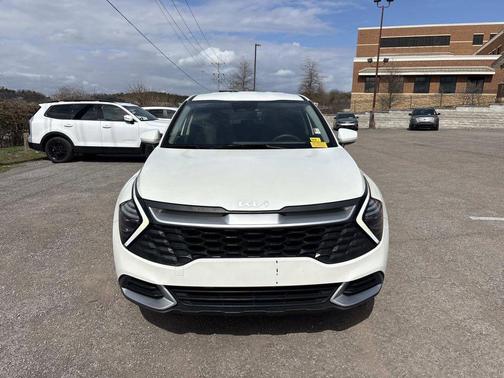 Snow White Pearl 2024 Kia Sportage LX