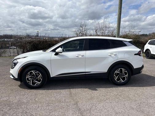 Snow White Pearl 2024 Kia Sportage LX
