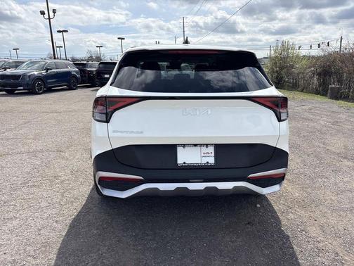 Snow White Pearl 2024 Kia Sportage LX