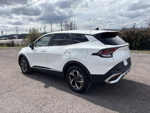 Snow White Pearl 2024 Kia Sportage LX