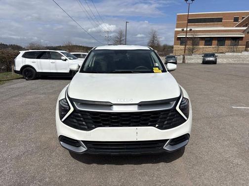 Snow White Pearl 2024 Kia Sportage LX