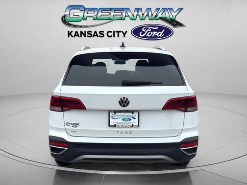 Pure White 2022 Volkswagen Taos 1.5T SE