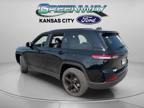 Diamond Black Crystal Pearlcoat 2023 Jeep Grand Cherokee Altitude