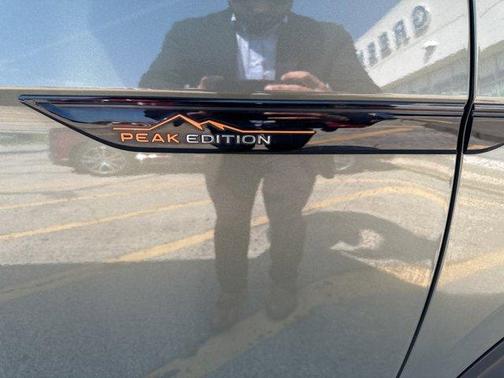 2024 Volkswagen Atlas 2.0T Peak Edition SE w/Technology