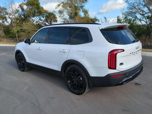 Glacial White Pearl 2022 Kia Telluride SX