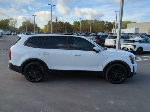 Glacial White Pearl 2022 Kia Telluride SX