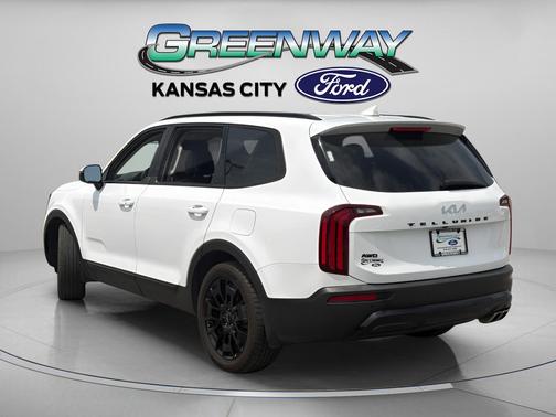 Glacial White Pearl 2022 Kia Telluride SX