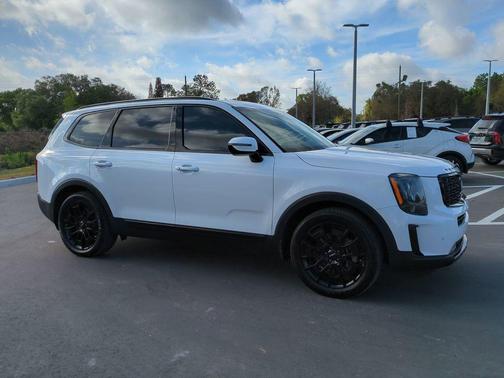 Glacial White Pearl 2022 Kia Telluride SX